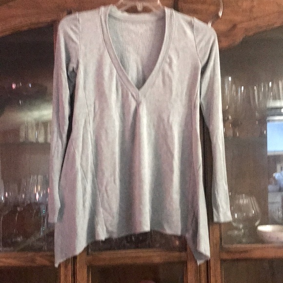 Beyong Yoga grey v neck long sleeve high low shirt - Picture 1 of 2
